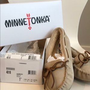 Minnetonka Cally Suede Slipper